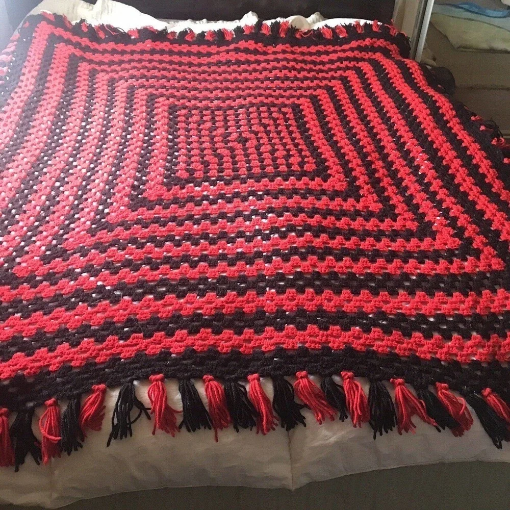 Handmade Blanket Full Sz Bed Cover Red/Black Fringe Pre-Owned